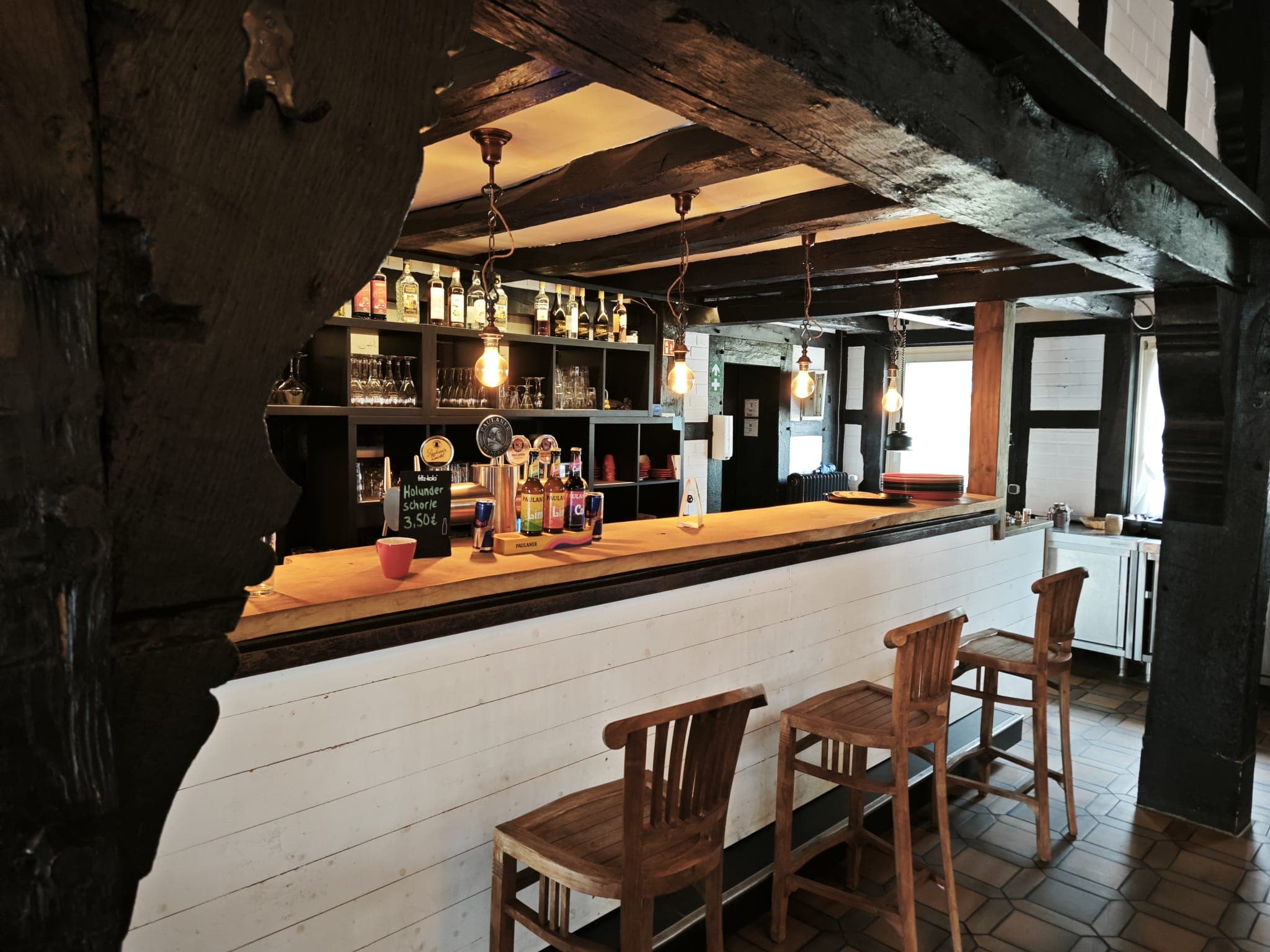 Gastraum mit Theke im Restaurant des Landhauses